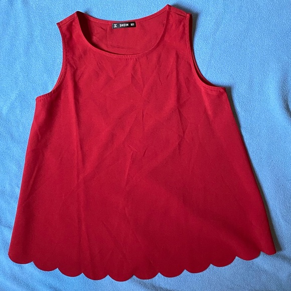 SHEIN Tops - Red Scallop Edge Top